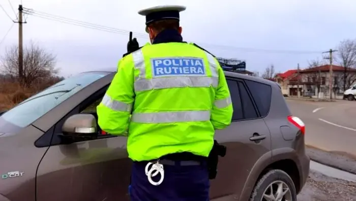 Cel mai năpăstuit șofer din Iași: băut, fără permis, mașină radiată, numere false, a făcut și accident cu o așa mașină. Judecătorii l-au iertat