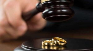 Ce dandana poate să iasă după ce ridici casă cu iubita? Ce spune legea în cazul logodnelor rupte după ani de zile?