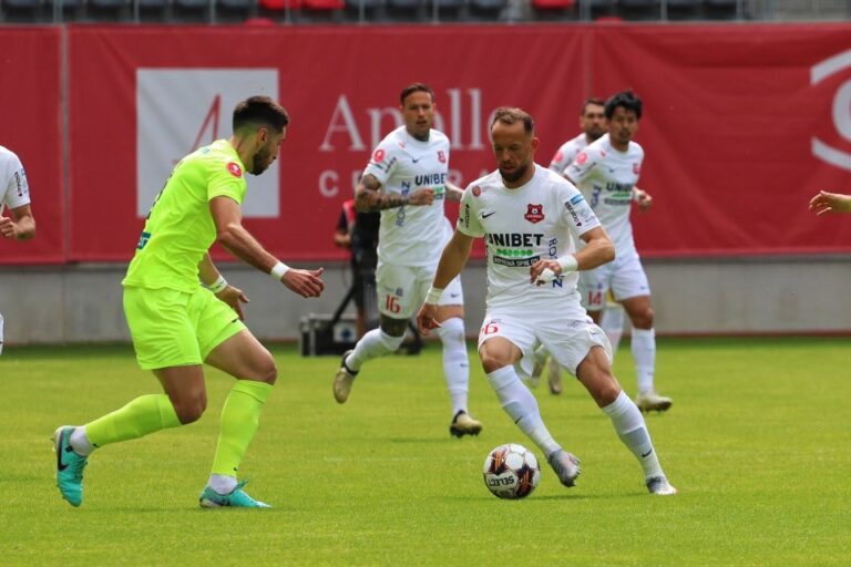 FOTBAL Repetați rezultatul din mai, să nu rămâneți în zona roșie a clasamentului