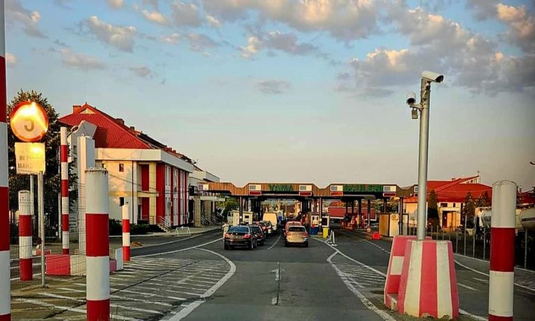 Prins la volan fără permis în timp ce încerca să iasă din țară, la Sculeni. Avea doar o poză de permis în telefon, și acela un fals