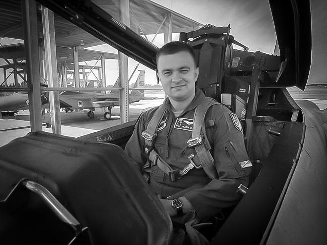 Zelenski îl destituie pe comandantul Forţelor Aeriene după prăbuşirea unui avion de tip F-16
