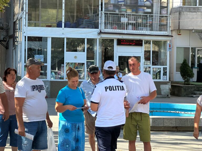 Poliția din Hârlău și Asociația Worldstreet au oprit zeci de șoferi pentru a-i atenționa în privința alcoolului și a telefonului, la volan FOTO