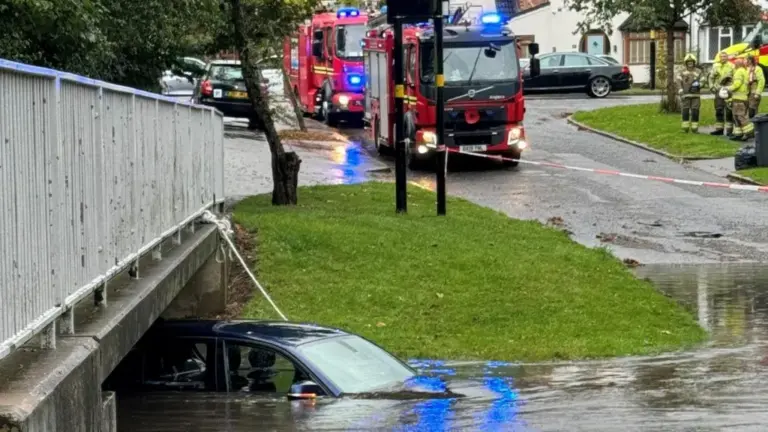 Inundaţii în sudul Regatului Unit, în urma unor precipitaţii puternice