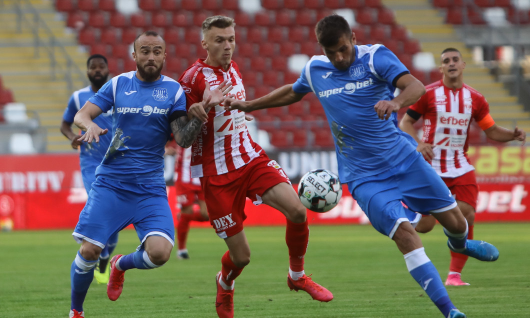 FOTBAL: Șansă consistentă pentru Poli Iași. Astăzi întâlnește la Arad o echipă în criză
