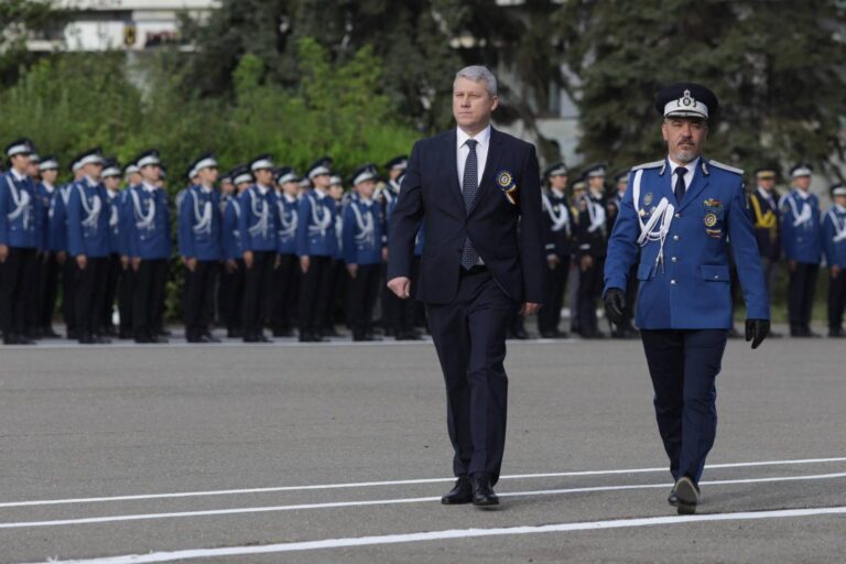USR: Cătălin Predoiu foloseşte Poliţia Română drept armă pentru intimidarea alegătorilor