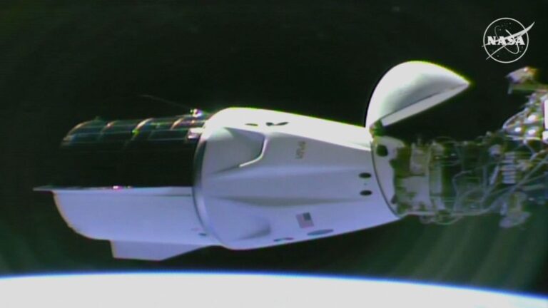 VIDEO Astronauții blocați în spațiu de câteva luni, salvați de o capsulă SpaceX