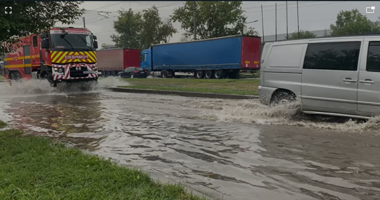VIDEO Drum inundat în zona Coca-Cola, spre Tomești