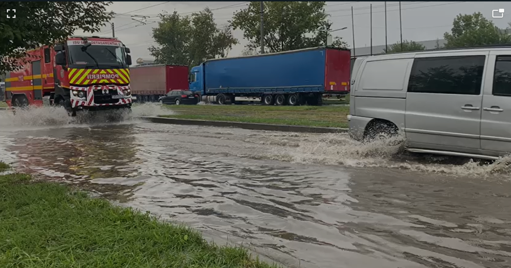 VIDEO Drum inundat în zona Coca-Cola, spre Tomești