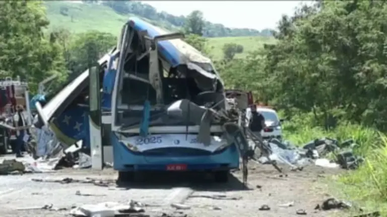 Trei fotbaliști au murit într-un accident de autocar. Alți șase sunt răniți