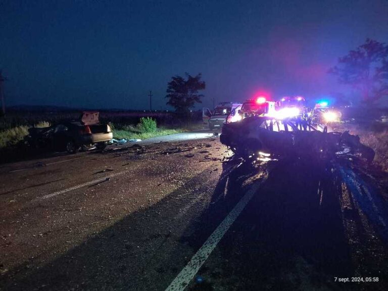 Un nou accident groaznic pe „șoseaua morții” din Moldova - Doi morţi şi doi răniţi, la Bacău (FOTO)