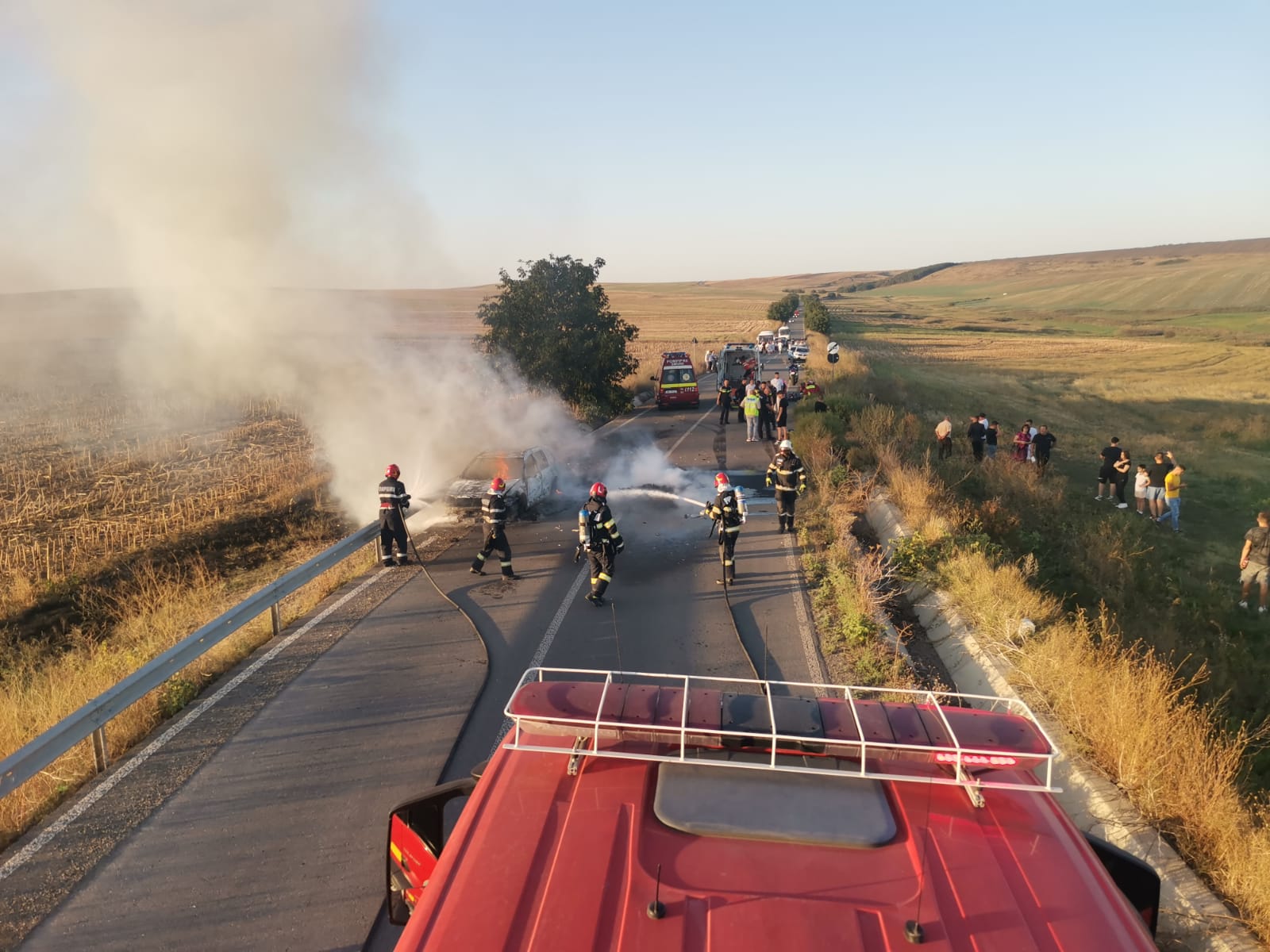 Accident, urmat de incendiu la Iași – Un motocicliclist, în stare gravă - FOTO