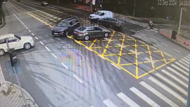 Un nou accident în Iași surprins de camerele de supraveghere - VIDEO
