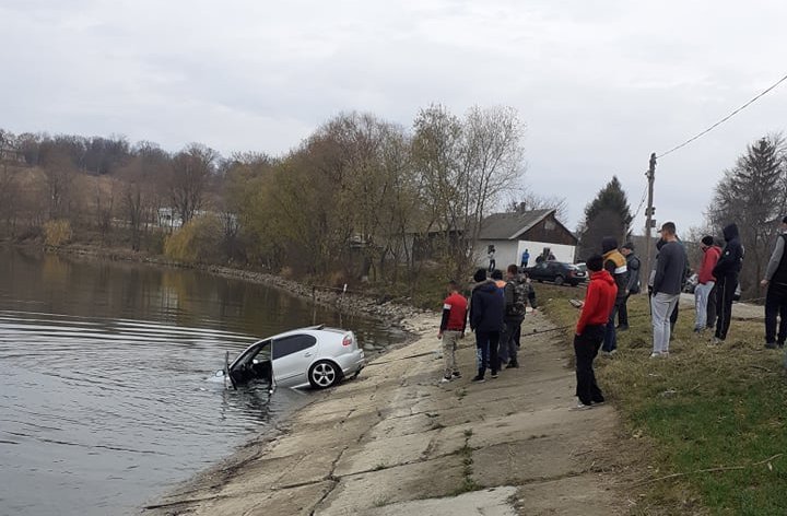 Accident mortal la Valea Oilor/Bălțați. Un bărbat a intrat cu mașina în iaz