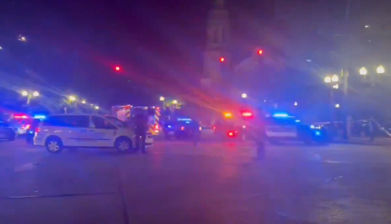 VIDEO Atac armat de proporții în Alabama. Mai mulți trăgători au ucis patru persoane și au rănit alte zeci