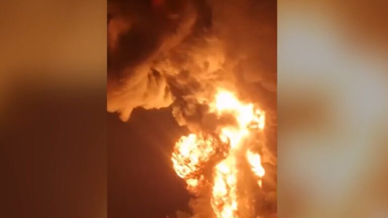 VIDEO. Momentul în care o dronă ucraineană lovește un bloc cu 16 etaje din Moscova, în cel mai mare atac de acest fel lansat de Kiev