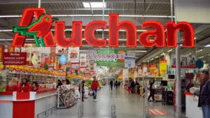Auchan a dat drumul la concedieri. Peste 700 de angajați dați afară dintr-un foc