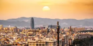 Barcelona dublează taxa turistică pentru a finanța construcția de locuințe accesibile