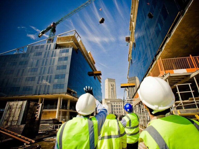 Piața construcțiilor din Iași, văzută din biroul unuia dintre liderii din domeniu: ce o împinge și ce o frânează?