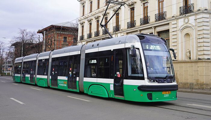 Un ucrainean a fost urmărit ore în șir prin Iași până a fost tâlhărit în centrul orașului, într-un tramvai