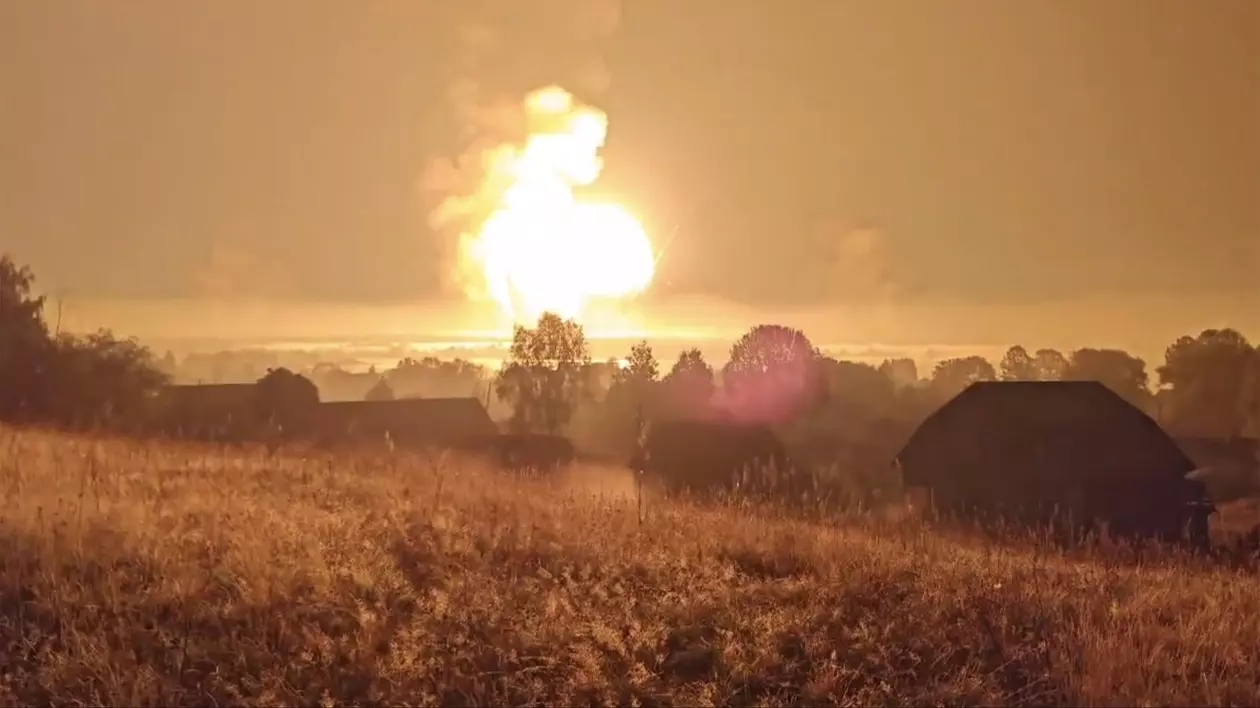 Ucraina afirmă că a lovit o importantă fabrică rusă de explozibili şi un terminal petrolier