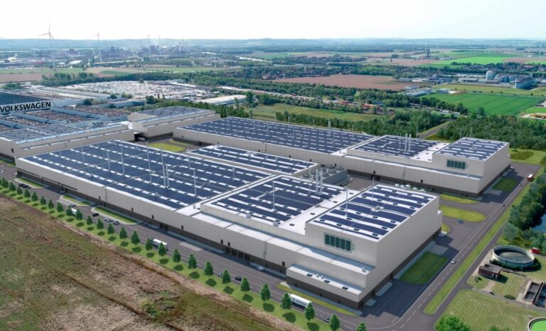 Fabrica de baterii a Volkswagen din Germania, la jumătate din capacitate