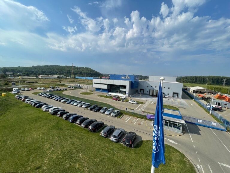 Unilever investește 4 milioane de euro în fabrica Betty Ice. 17 milioane de litri de înghețată ies anual pe poarta fabricii (P)