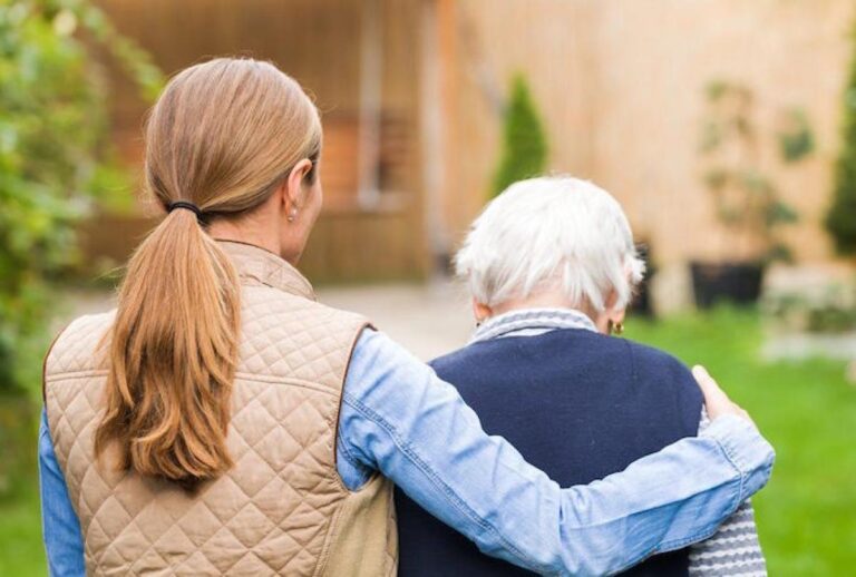 Falsă avocată dată de gol de strungăreață. Capcana în care era să pice un pensionar ieșean