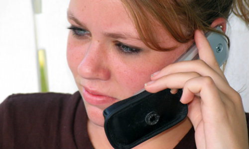 Există o legătură între cancerul cerebral și telefoanele mobile? Nou studiu OMS