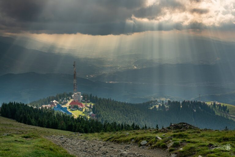 Stațiunea care rivalizează cu Poiana Brașov. Se află în vestul României și atrage mii de turiști