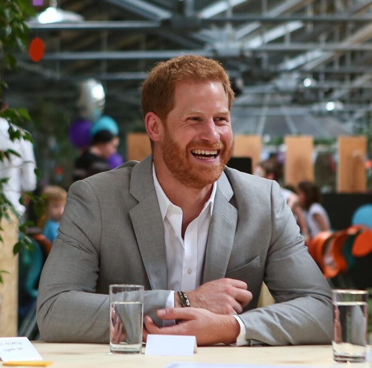 Familia regală britanică a eliminat-o pe Meghan Markle din fotografia folosită pentru a-i ura duminică la mulţi ani prinţului Harry