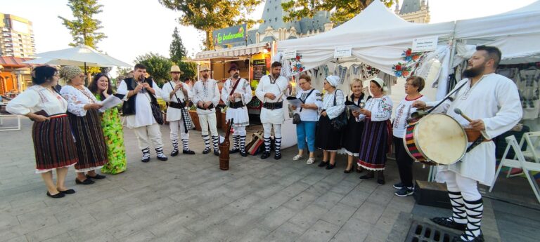Meșteri din România se reunesc la Târgul Național „Cămașa tradițională” din Iași