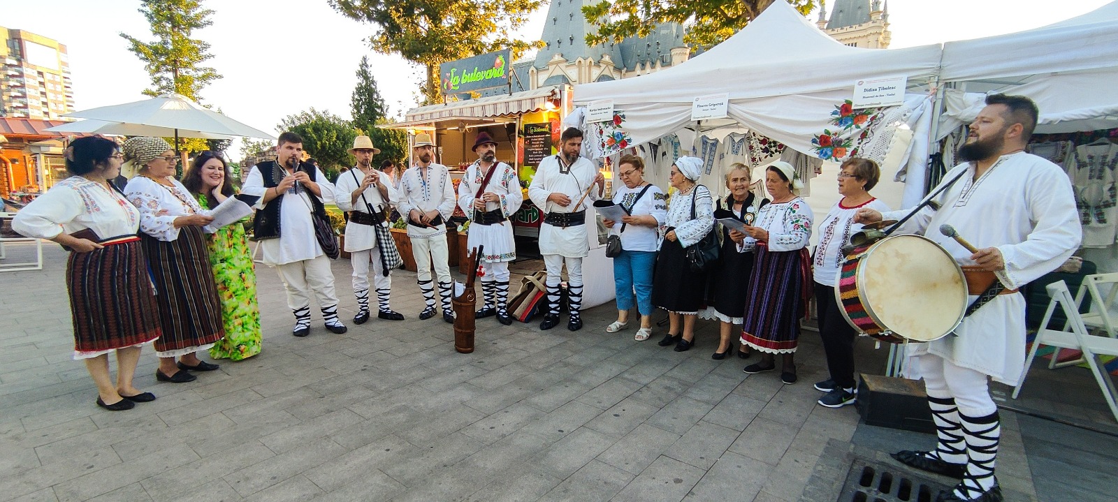 Meșteri din România se reunesc la Târgul Național „Cămașa tradițională” din Iași