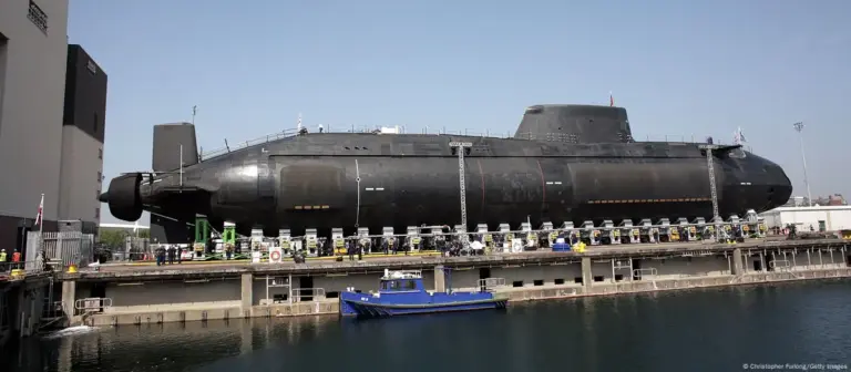 Un incendiu violent a izbucnit la șantierul naval unde se construiesc submarinele nucleare ale Marii Britanii