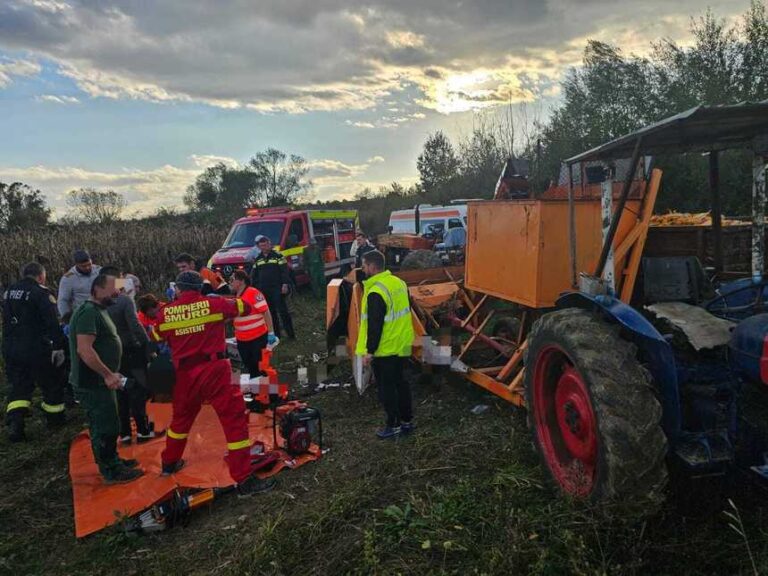 Un bărbat din Timiș care lucra pe câmp, și-a prins picioarele într-un utilaj de recoltat porumbul