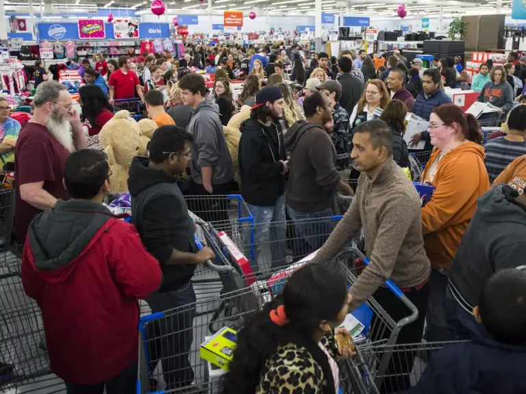 Când e Black Friday 2024 în România. Datele anunţate de marile magazine