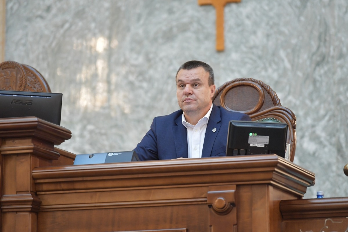Încă un politician acuzat de corupție, lăsat liber de Instanța supremă: Fostul senator PNL Eugen Pîrvulescu, achitat