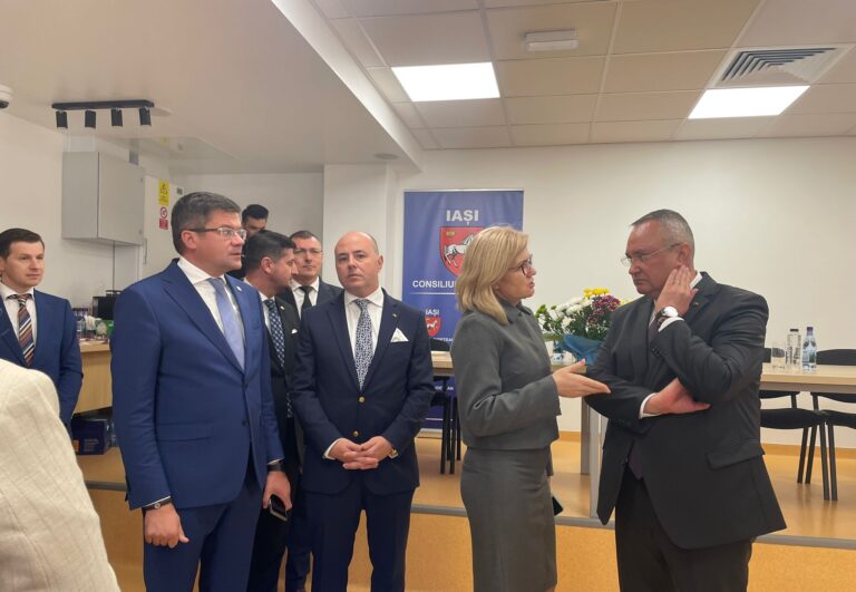 Nicolae Ciucă, la Spitalul de Copii din Iași: „Aveți dotare, echipamente, dar nu aveți personal”