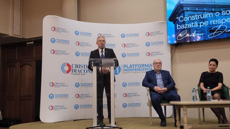 Diplomatul Cristian Diaconescu și-a lansat la Iași candidatura pentru funcția de președinte al României