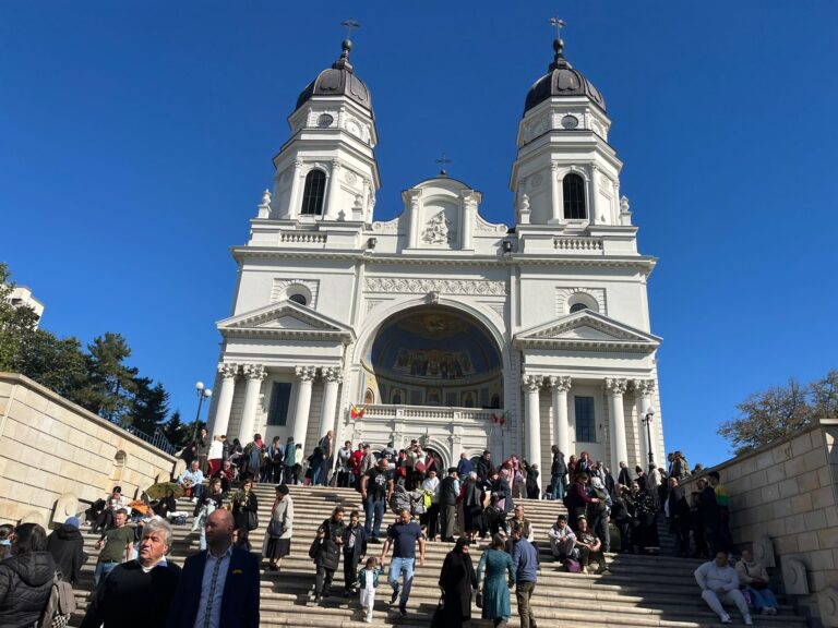 Câți bani s-au strâns la Sfinta Parascheva? Arhiepiscopia susține că sumele se regăsesc în bilanțul anual comunicat public
