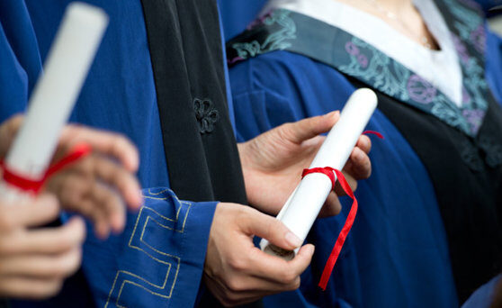 Bani gratuit de la stat, dar cu condiții - În atenția absolvenților promoției 2025: prime, șomaj și sprijin gratuit de la AJOFM Iași