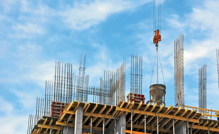 Jumătate dintre locurile de muncă disponibile prin AJOFM sunt în construcții