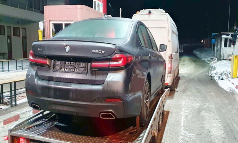 Un bărbat care a condus băut un BMW neînmatriculat i-a trimis pe anchetatori la plimbare