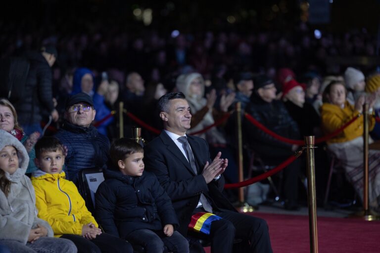 Cât au costat spectacolul cu drone și formația Holograf, la încheierea Sărbătorilor Iașului? Primăria a plătit prin „intermediar”