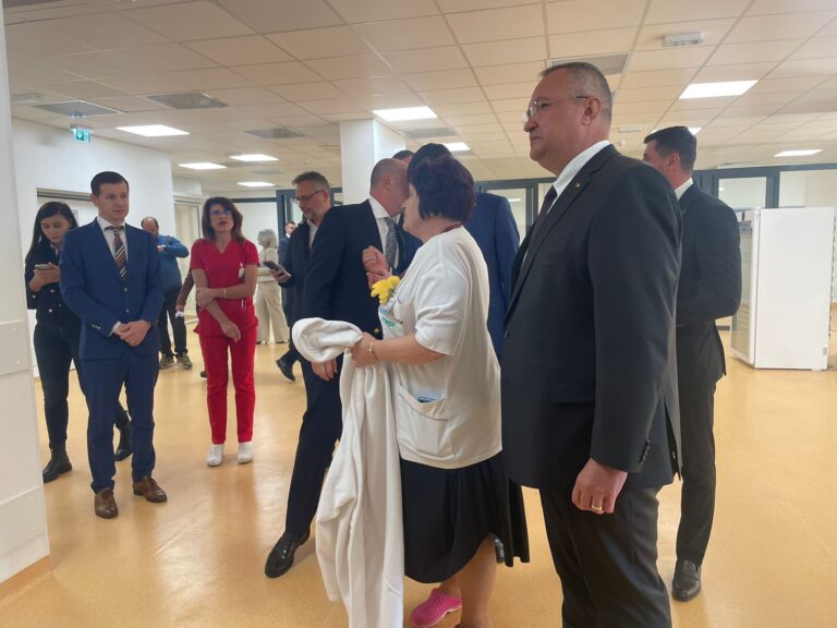 Ciucă, la UPU „Sfânta Maria”: E păcat să aveţi o asemenea dotare, dar să nu aveţi personal – FOTO