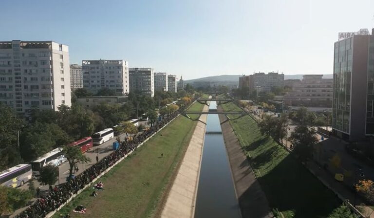 VIDEO – Imagini spectaculoase din dronă cu zecile de mii de pelerini din Iași