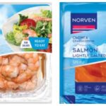 Un sortiment de creveți gătiți și unul de somon, vândute într-un lanț de supermarketuri din România, au fost rechemate de la consumatori din cauza prezenței unei bacterii