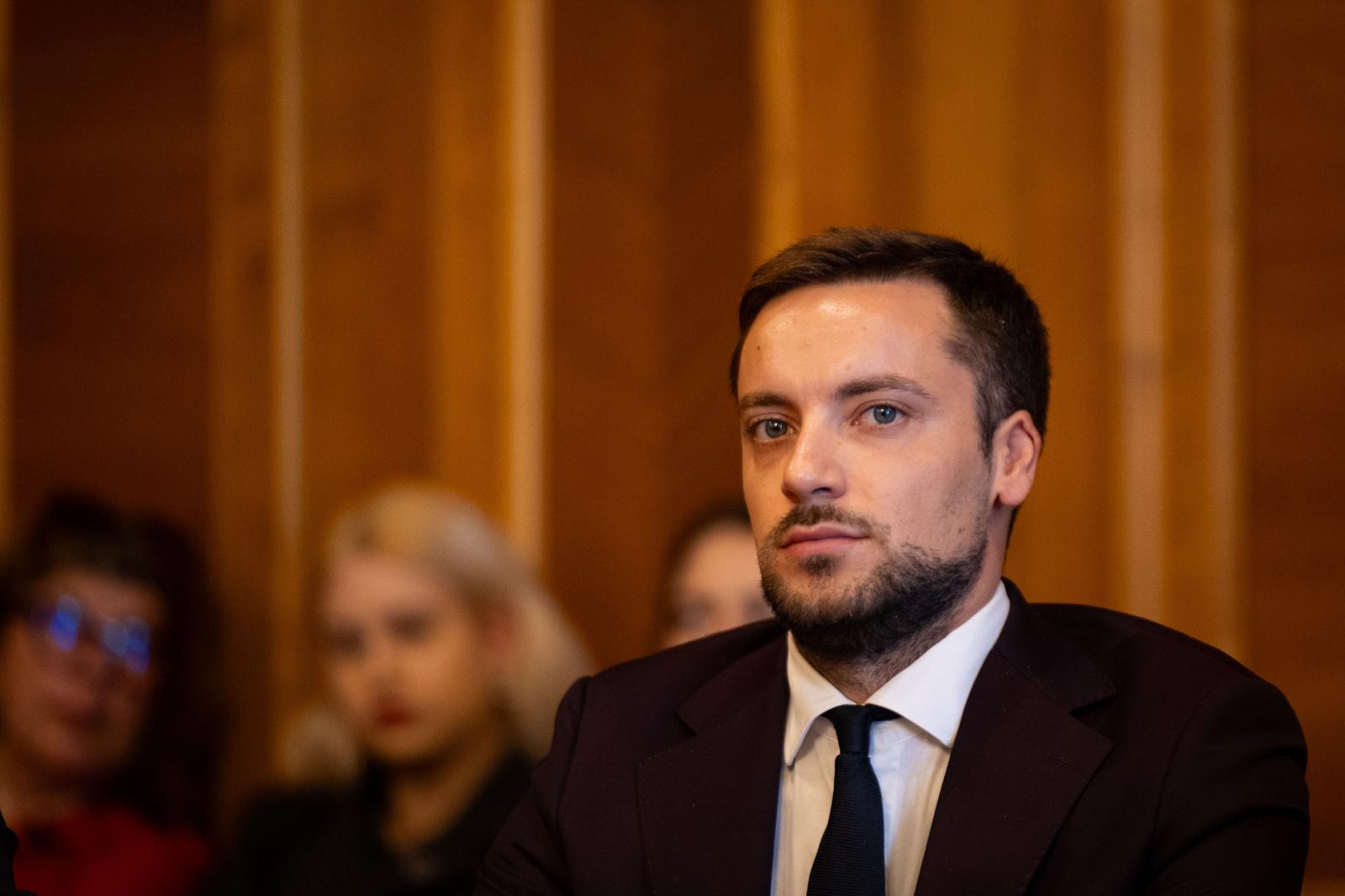 Guvernul Ciolacu condamnă victimele abuzurilor sexuale la tăcere! (P)