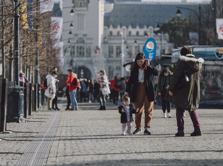 Județul are două „orașe fantomă”, mai mari ca Pașcaniul. Unde sunt și cum votează cei 70.000 de cetățeni invizibili?