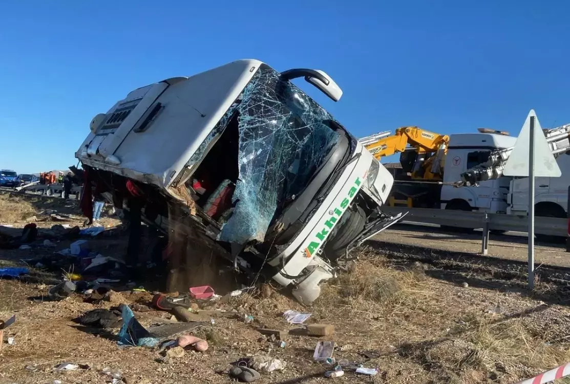 Incident grav pe o autostradă din Turcia. Şase morţi şi 25 de răniţi după ce un autobuz s-a răsturnat