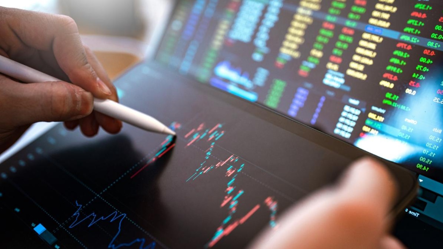 Investitorii români nu au încredere în piaţa imobiliară şi se tem de inflaţie